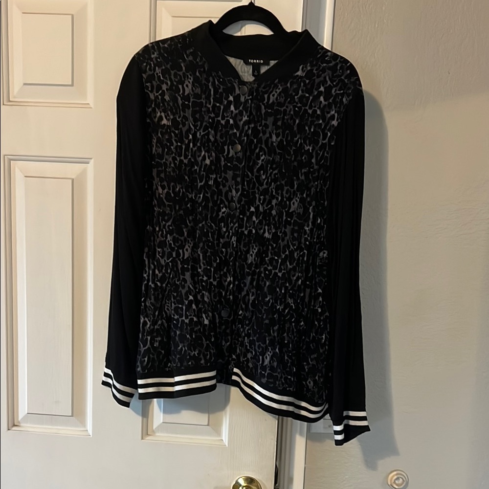 Torrid Black Leopard Print Long Sleeve “varsity” button up